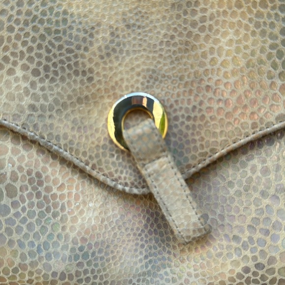 Stuart Weitzman beige snake skin embossed small flap bag - Picture 3 of 11